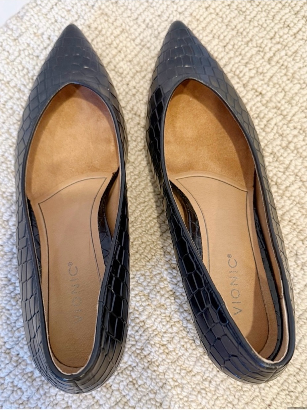 Vionic Black Croc-Embossed Pointed-Toe Kitten Heels - Picture 8 of 9